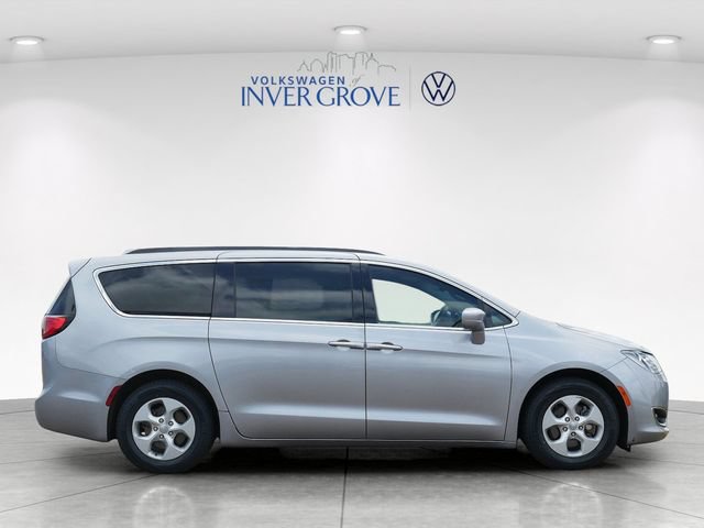 Used 2017 Chrysler Pacifica Premium FWD image 8