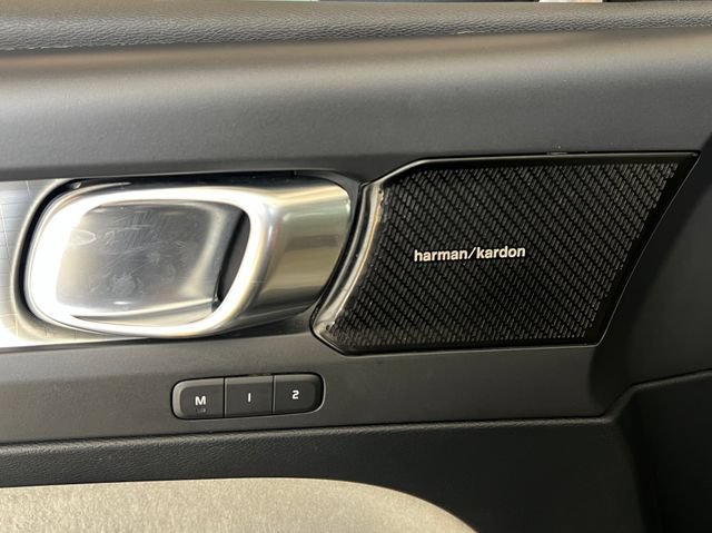 Used 2019 Volvo XC40 T5 Momentum AWD/4WD image 29
