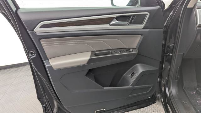 Used 2022 Volkswagen Atlas SE w/ Panoramic Sunroof Package FWD image 13