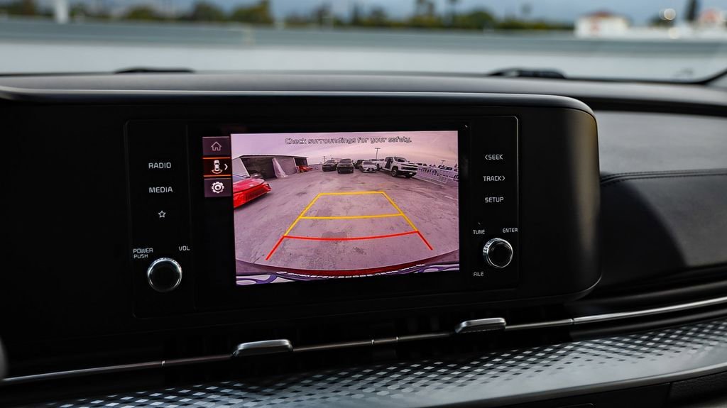 Used 2024 Kia Carnival LX image 28