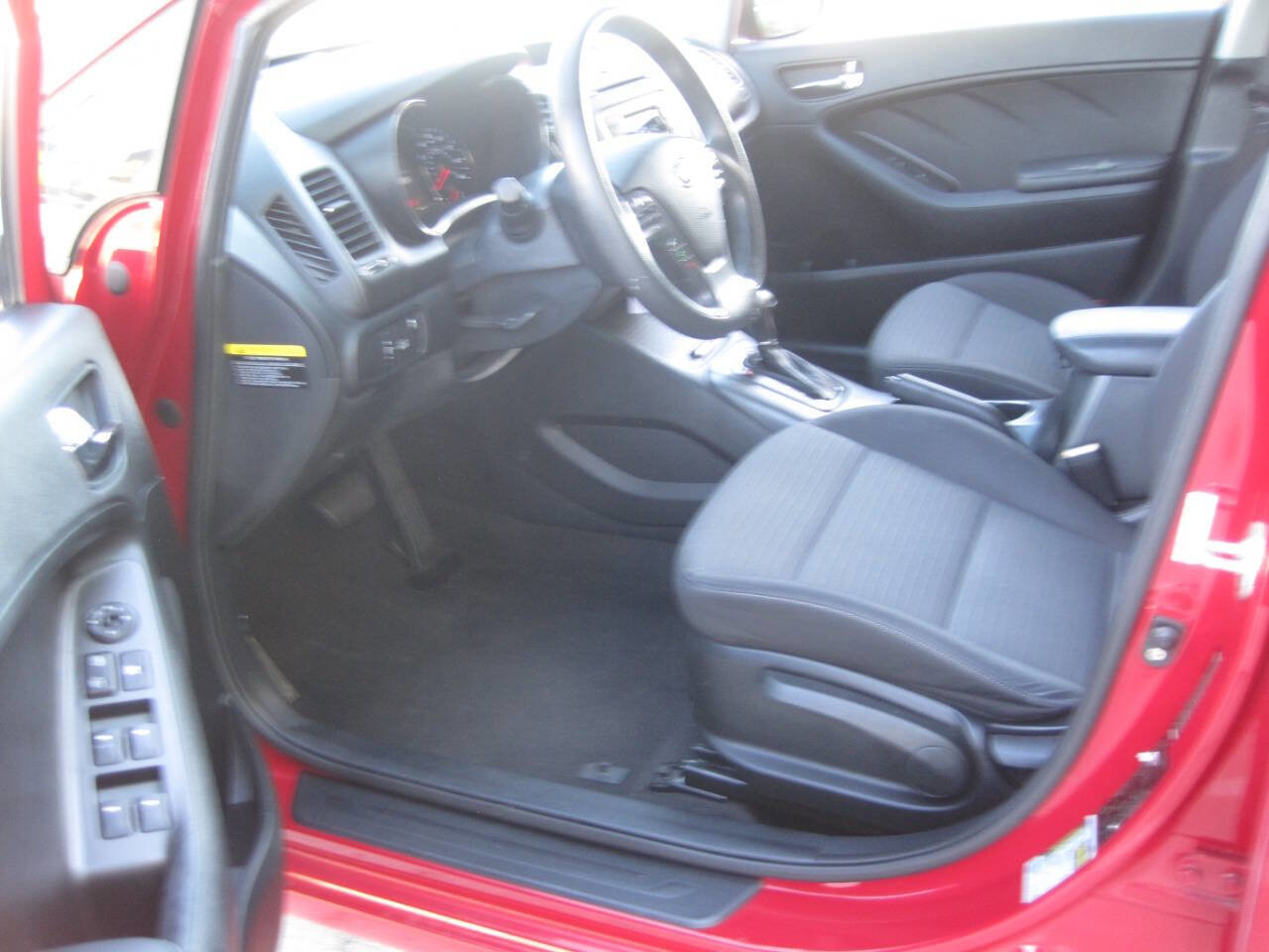 Used 2015 Kia Forte LX w/ Popular Package image 18