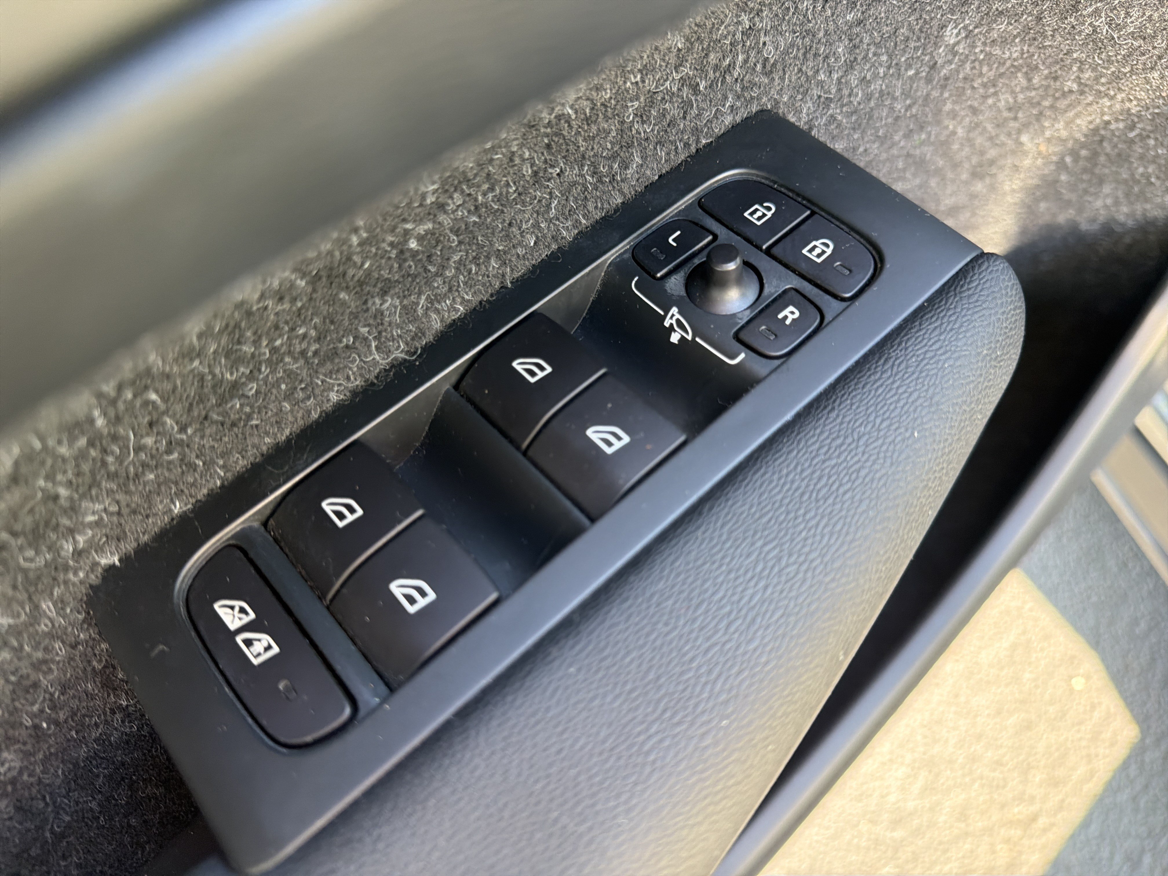 Used 2019 Volvo XC40 T5 R-Design AWD/4WD image 15