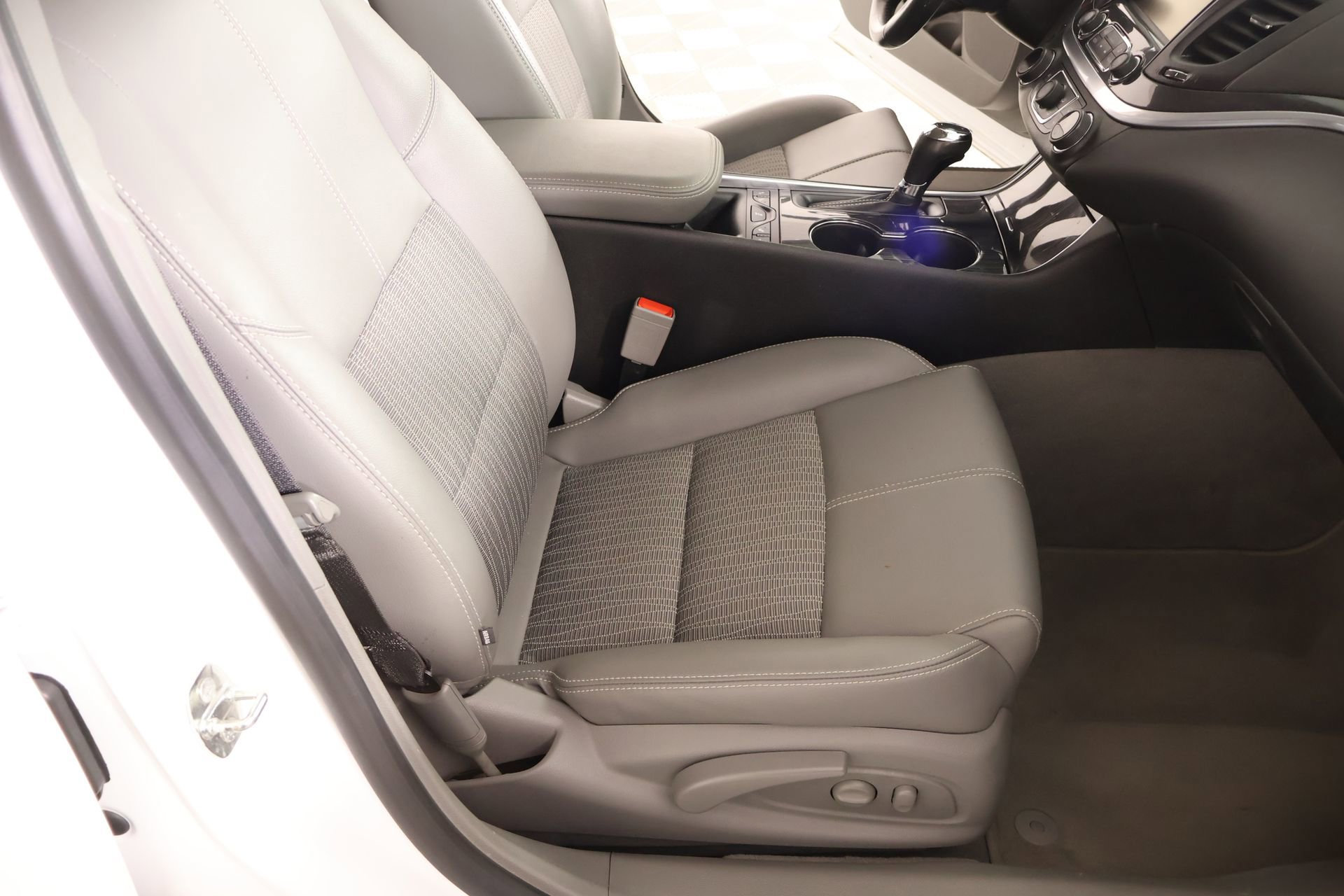 Used 2019 Chevrolet Impala LT w/ LT Convenience Package FWD image 13