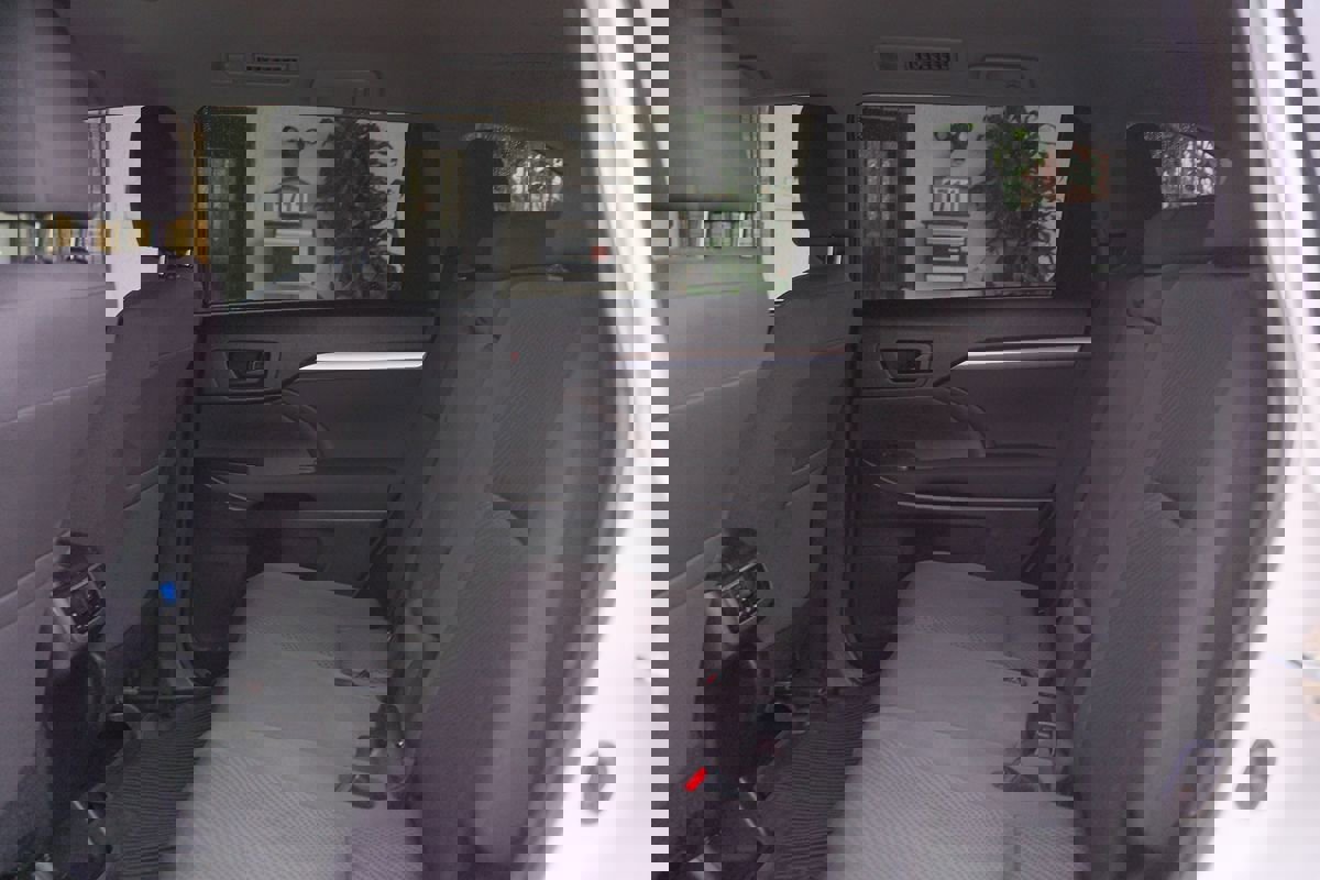 Used 2017 Toyota Highlander LE image 34