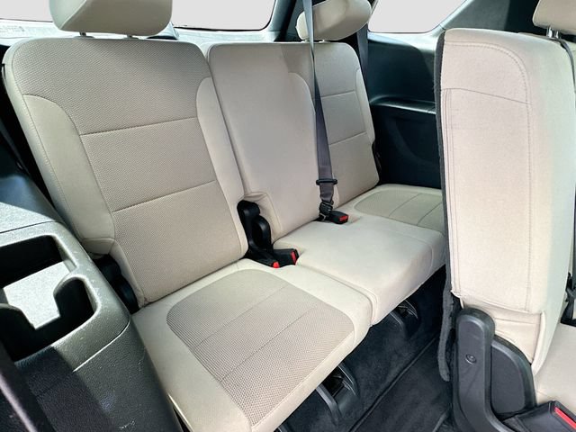 Used 2022 Chevrolet Traverse LS FWD image 25