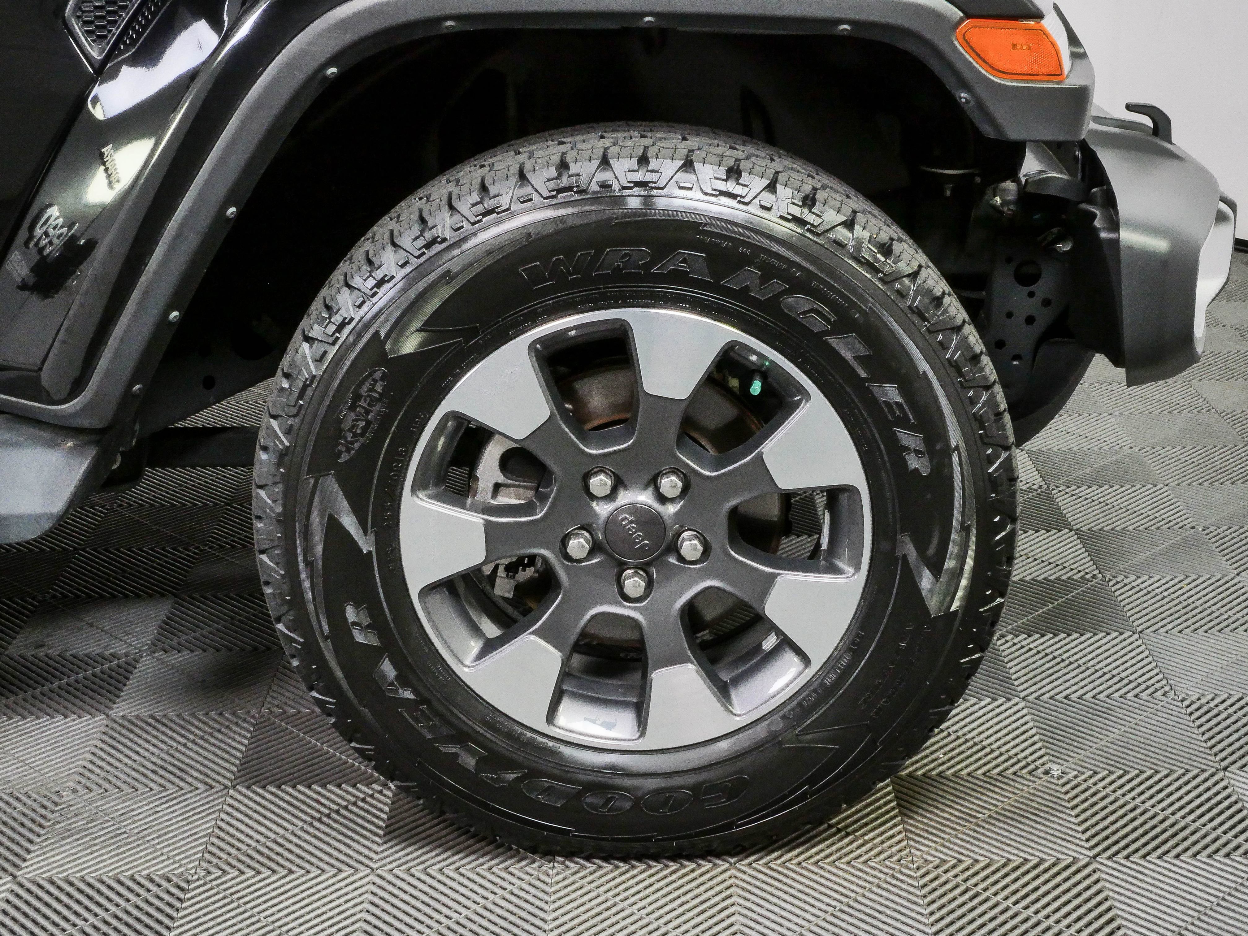 Used 2022 Jeep Wrangler Unlimited Sahara w/ LED Lighting Group AWD/4WD image 36