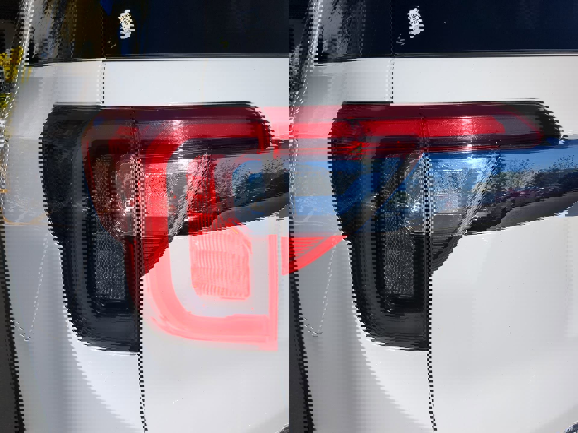 Used 2023 GMC Acadia SLT image 12