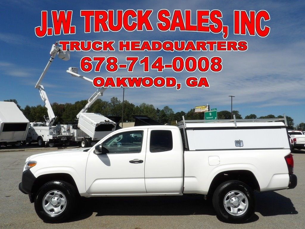 Used 2021 Toyota Tacoma SR RWD image 2