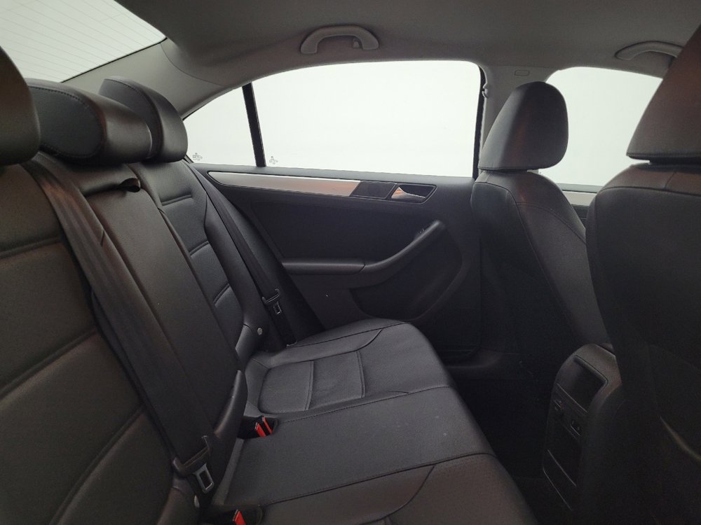 Used 2013 Volkswagen Jetta SE FWD image 19
