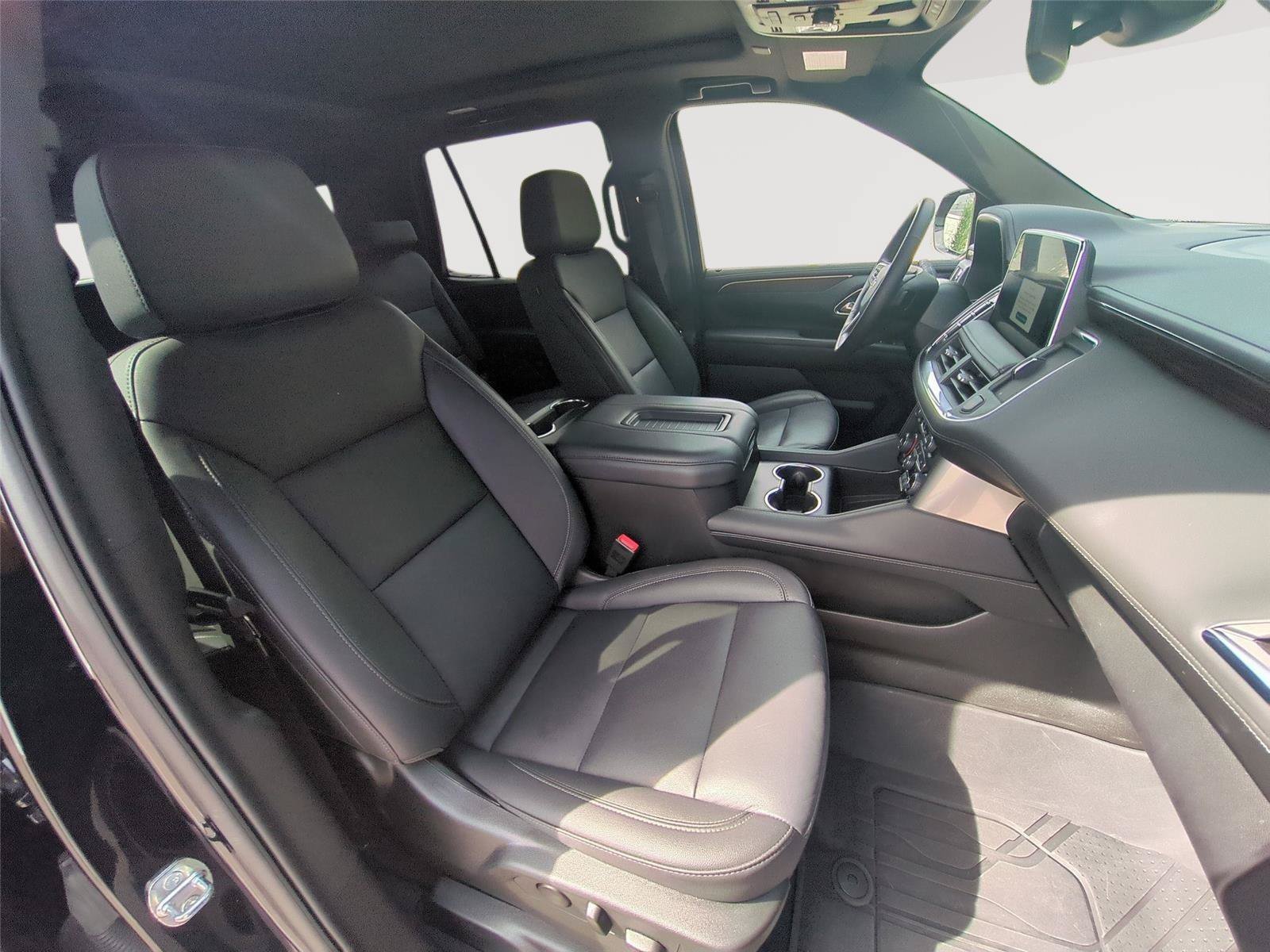 Used 2024 Chevrolet Tahoe Z71 w/ Luxury Package AWD/4WD image 36