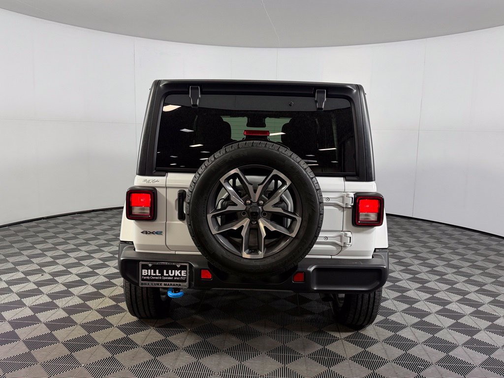 Used 2024 Jeep Wrangler Unlimited w/ Convenience Group AWD/4WD image 8