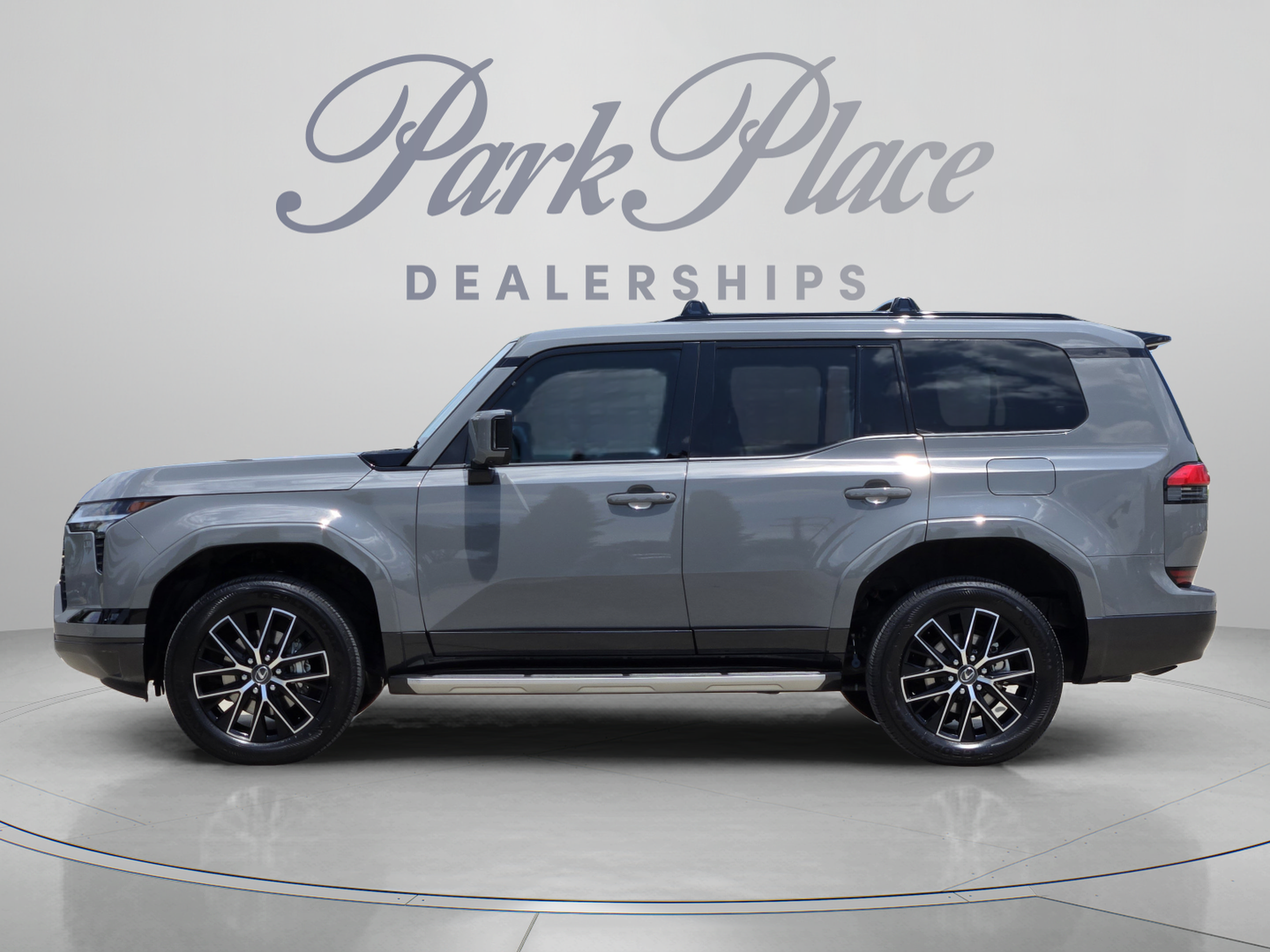 Used 2024 Lexus GX 550 w/ Cold Area Package AWD/4WD image 2