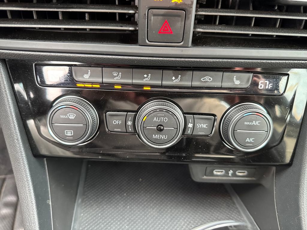 Used 2024 Volkswagen Jetta SE image 23