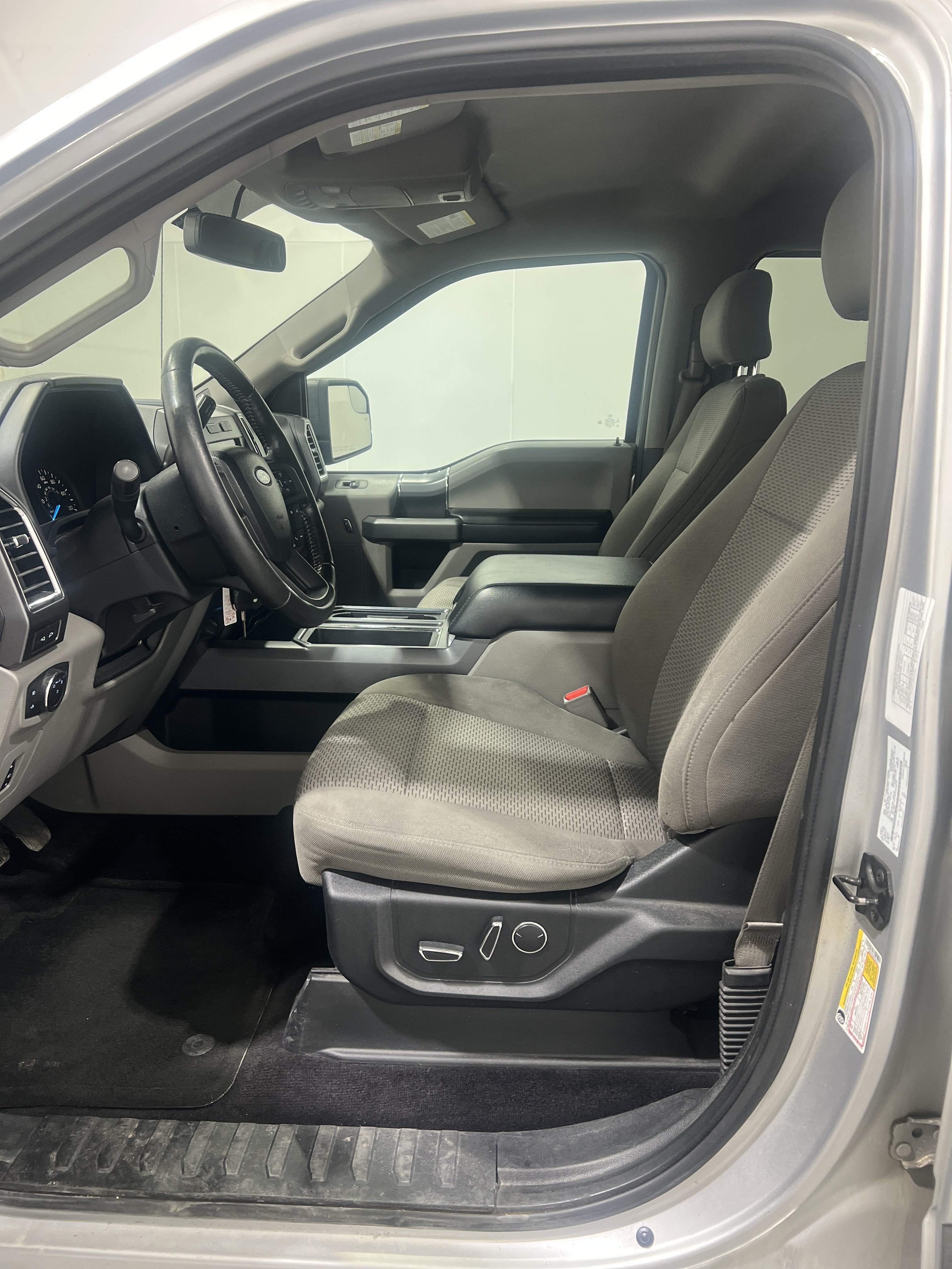 Used 2017 Ford F150 XLT w/ Equipment Group 302A Luxury AWD/4WD image 13