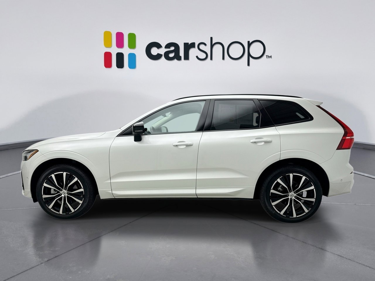 Used 2025 Volvo XC60 B5 Plus image 2
