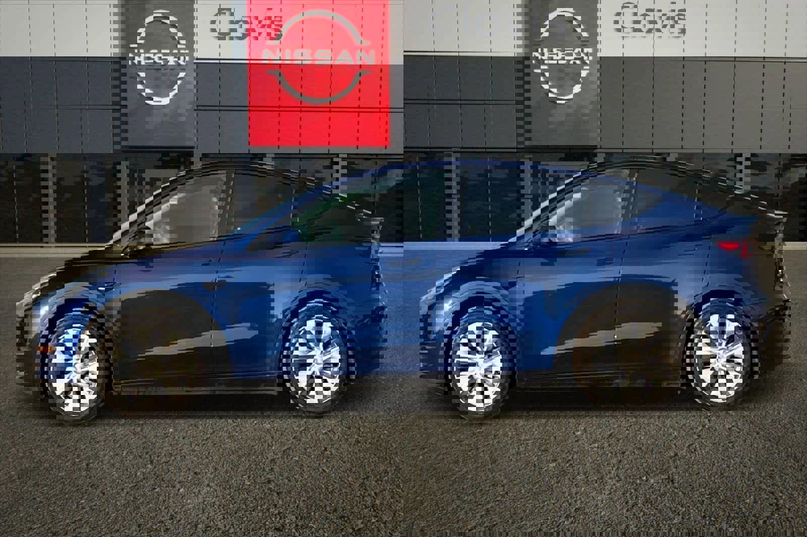 Used 2021 Tesla Model Y Standard Range image 6