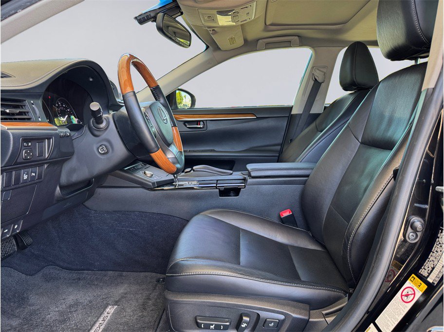 Used 2014 Lexus ES 300h w/ Luxury Package w/Bamboo Trim FWD image 11
