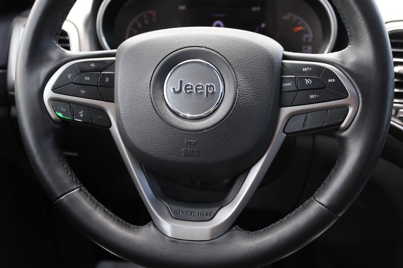 Used 2021 Jeep Grand Cherokee Laredo X AWD/4WD image 18