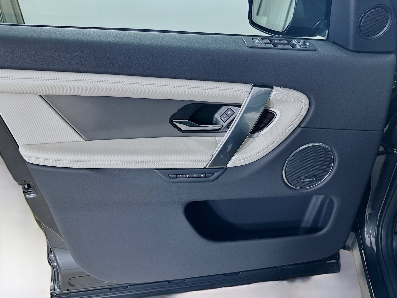 New 2026 Land Rover Discovery Sport Landmark AWD/4WD image 17
