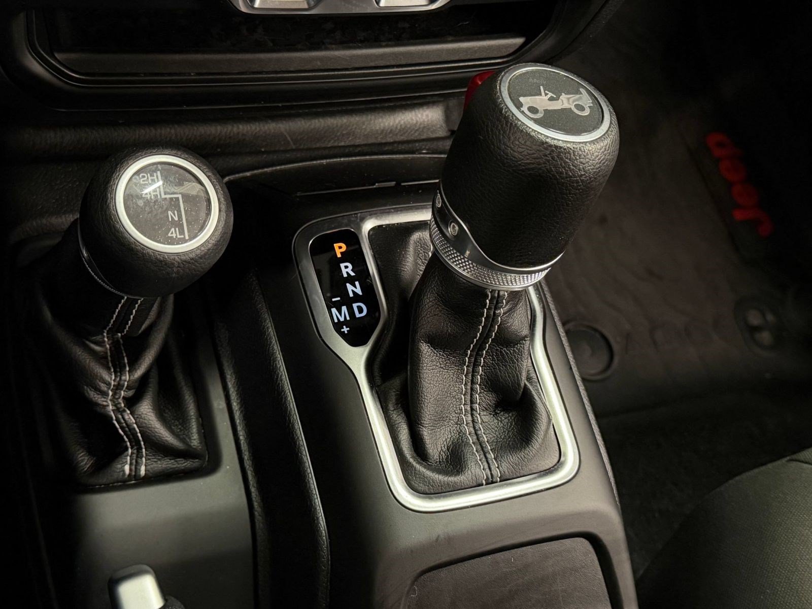 Used 2019 Jeep Wrangler Unlimited Sahara w/ Cold Weather Group AWD/4WD image 16