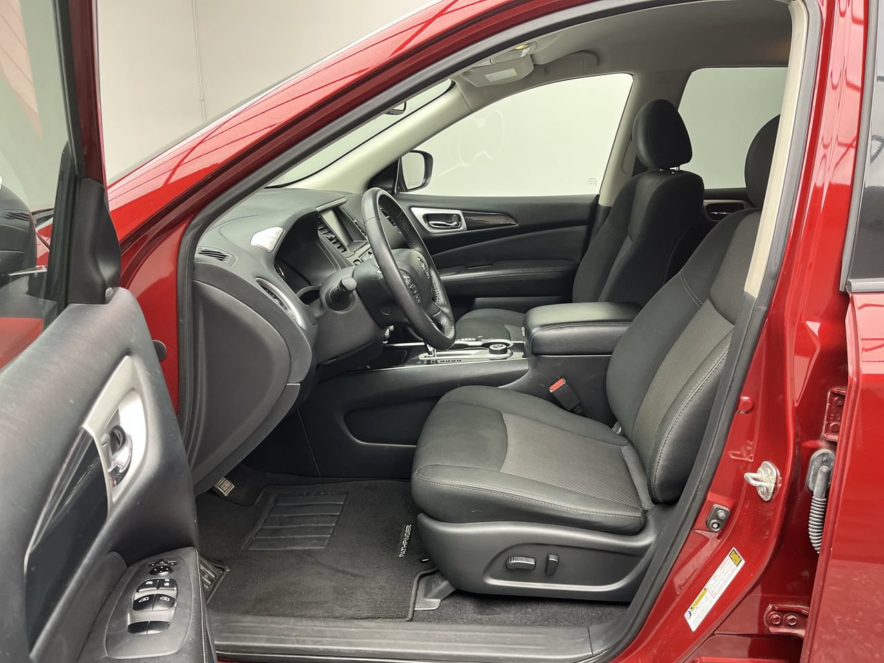 Used 2020 Nissan Pathfinder SV AWD/4WD image 3