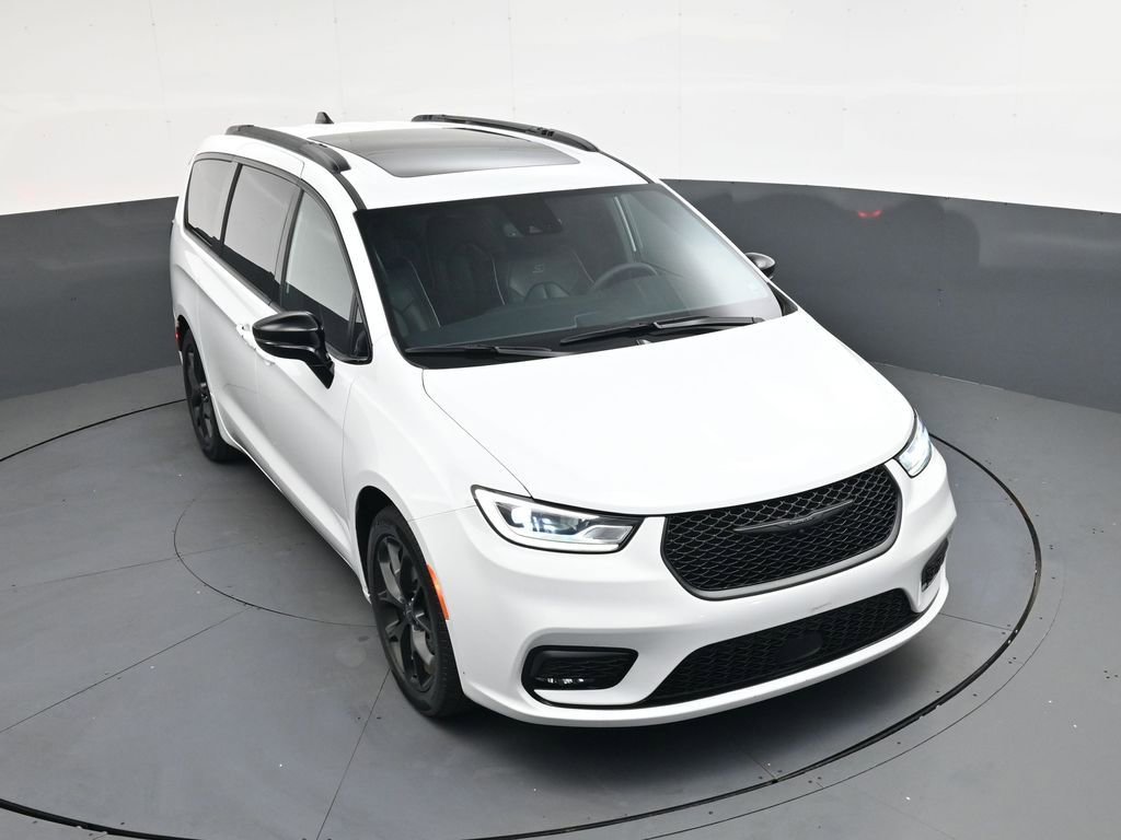 Used 2025 Chrysler Pacifica Limited image 27