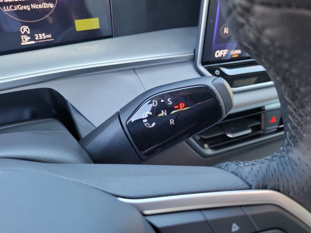 New 2026 Volkswagen Tiguan SE R-Line FWD image 23