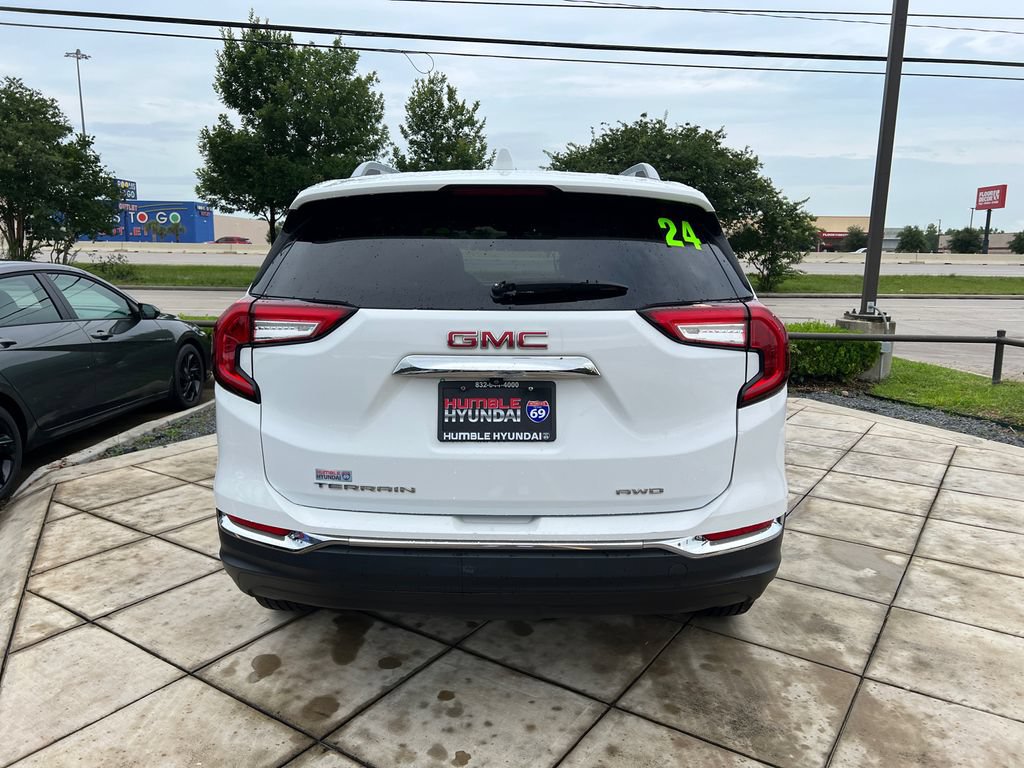 Used 2024 GMC Terrain SLT AWD/4WD image 12