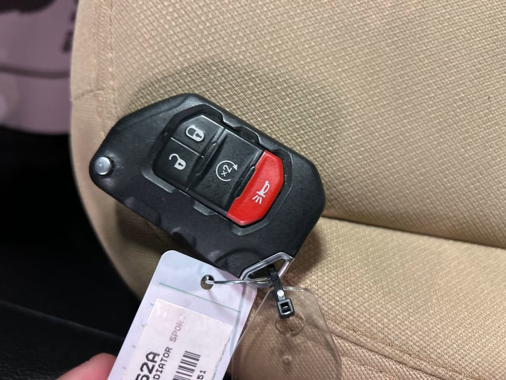 Used 2022 Jeep Gladiator Willys image 22