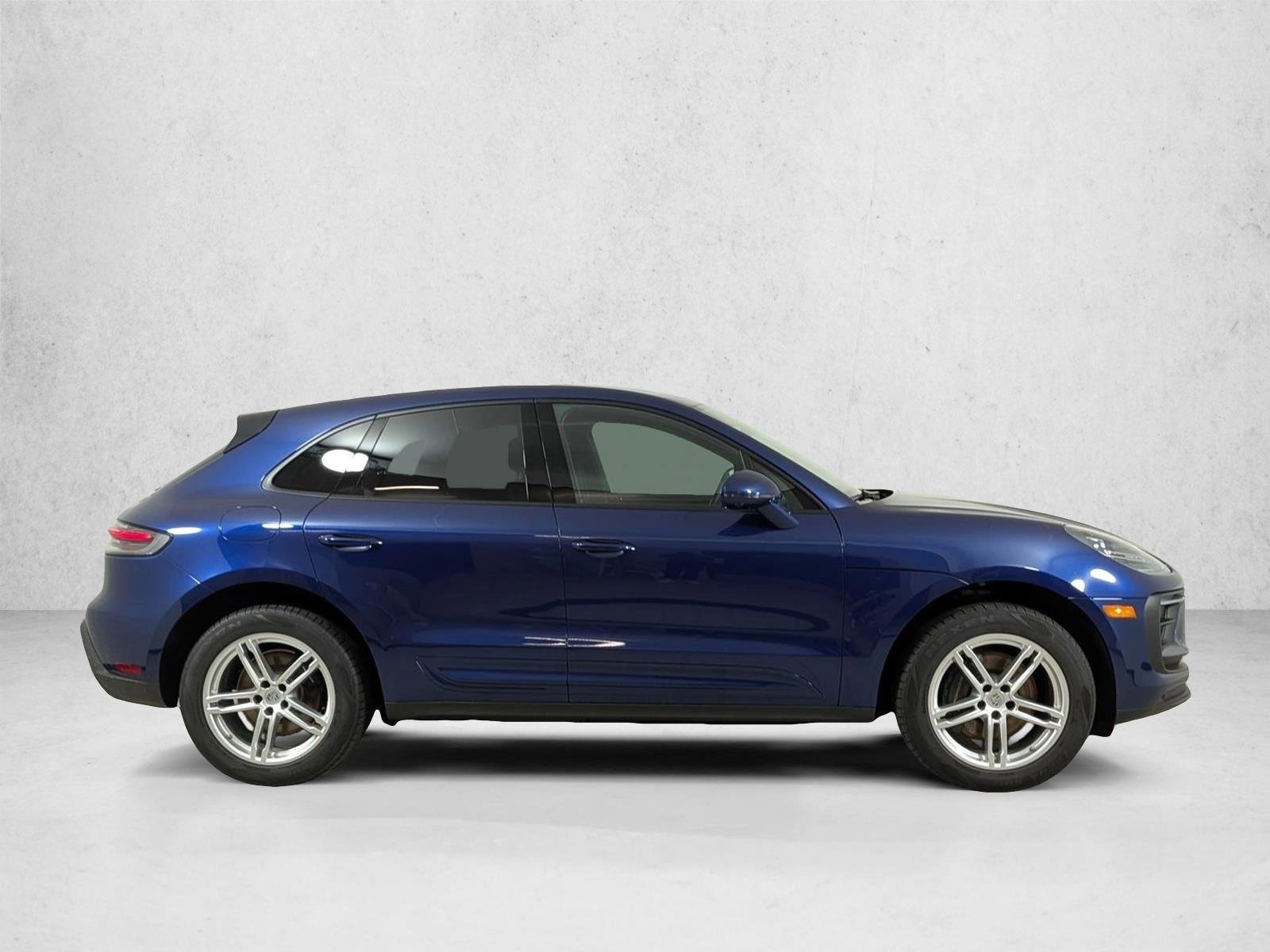 Certified 2025 Porsche Macan AWD/4WD image 8