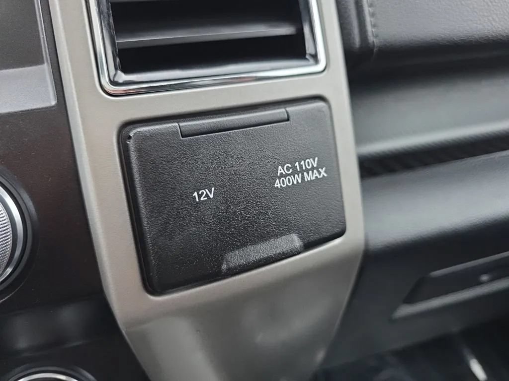 Used 2020 Ford F150 Lariat w/ Equipment Group 502A Luxury AWD/4WD image 32