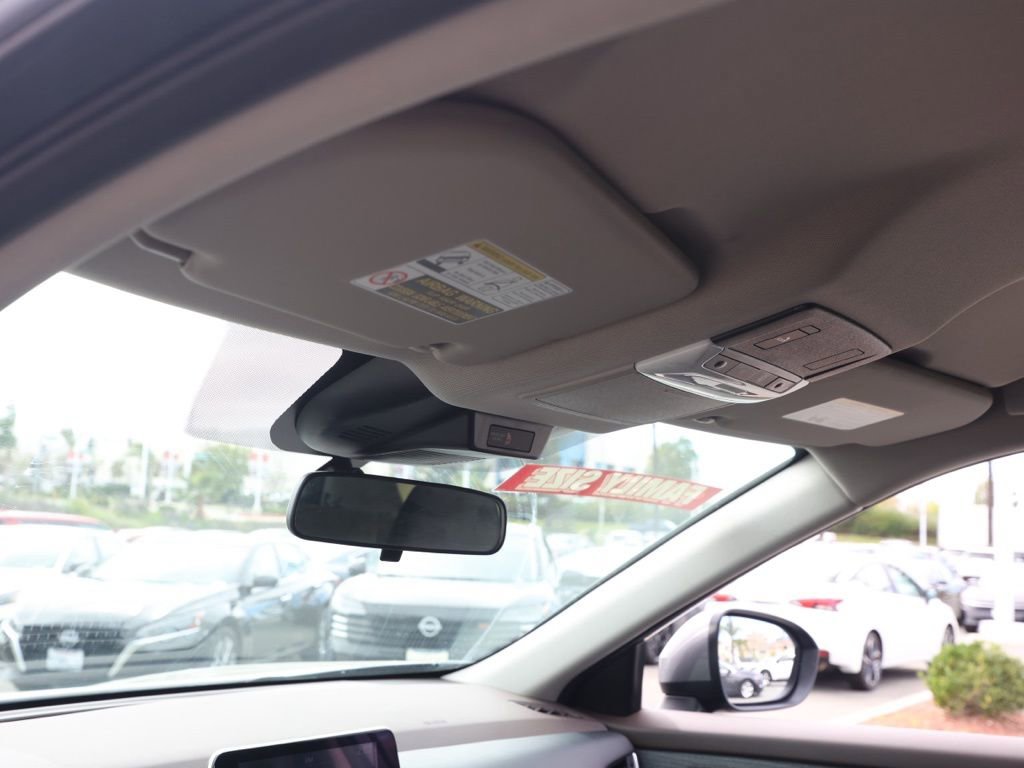 Used 2023 Nissan Rogue SV image 13