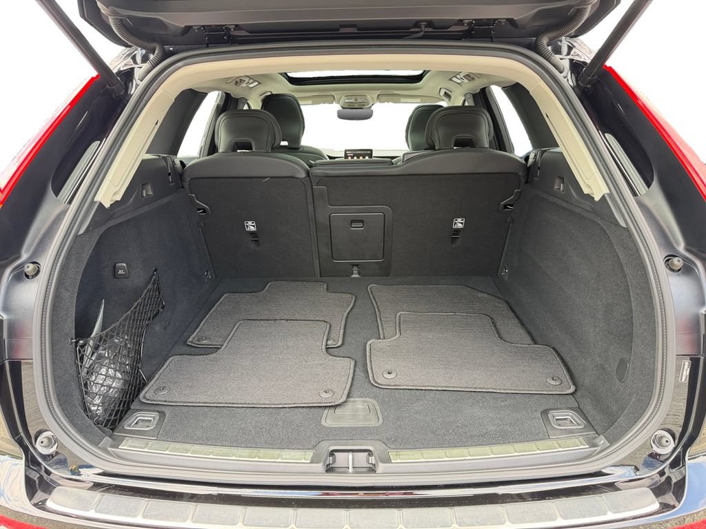 Certified 2026 Volvo XC60 B5 Ultra w/ Protection Package Premier AWD/4WD image 11
