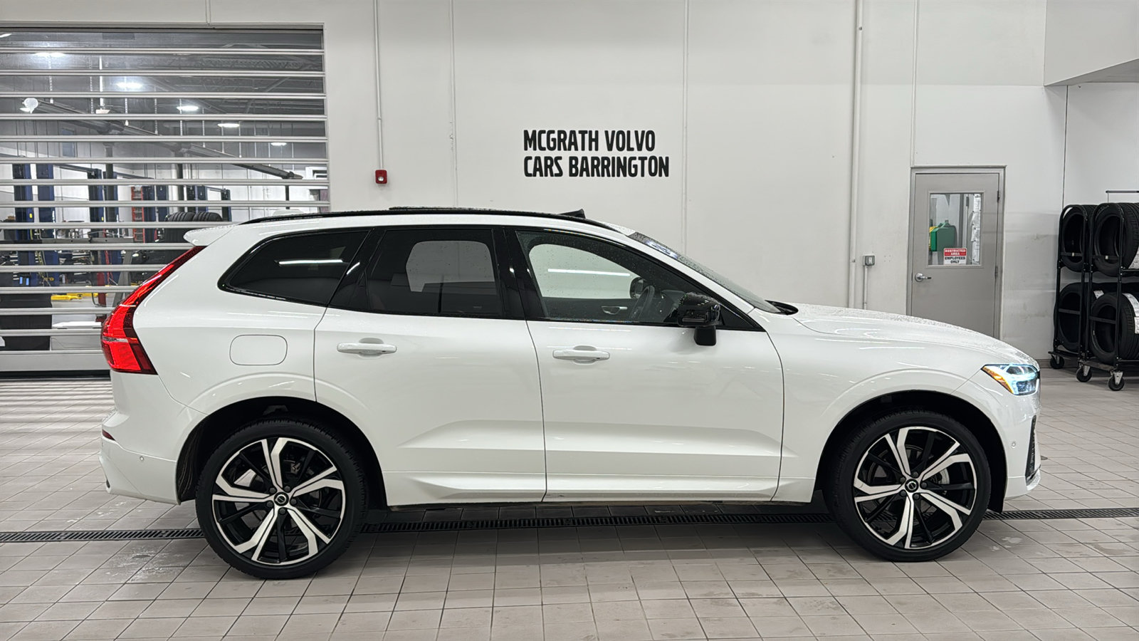 Used 2024 Volvo XC60 B5 Ultimate w/ Protection Package Premier AWD/4WD image 4