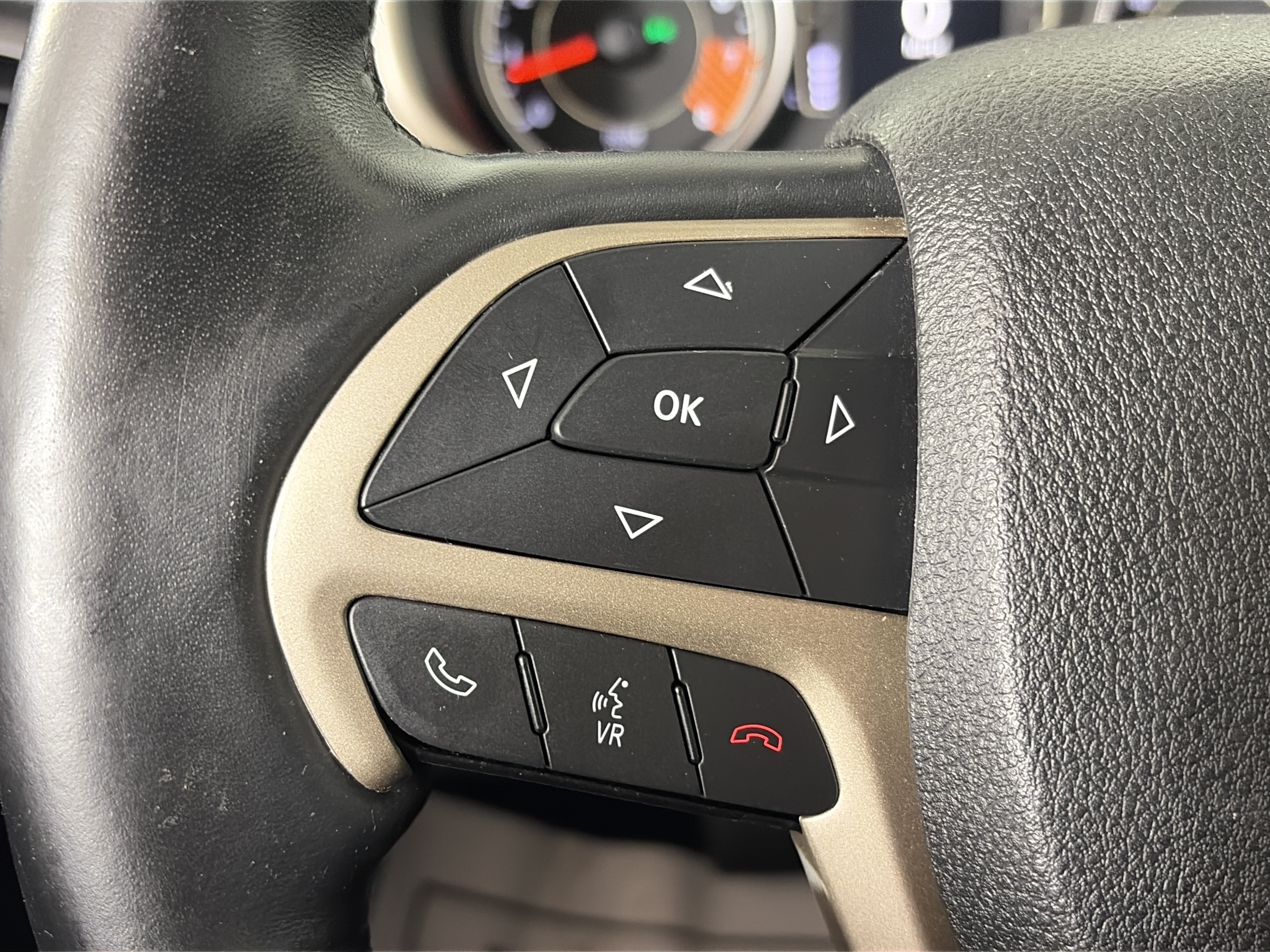 Used 2015 Jeep Cherokee Latitude w/ Cold Weather Group AWD/4WD image 36