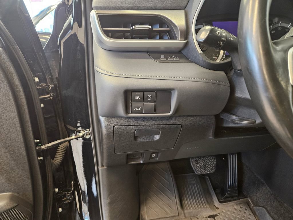 Used 2023 Toyota Highlander XLE image 16