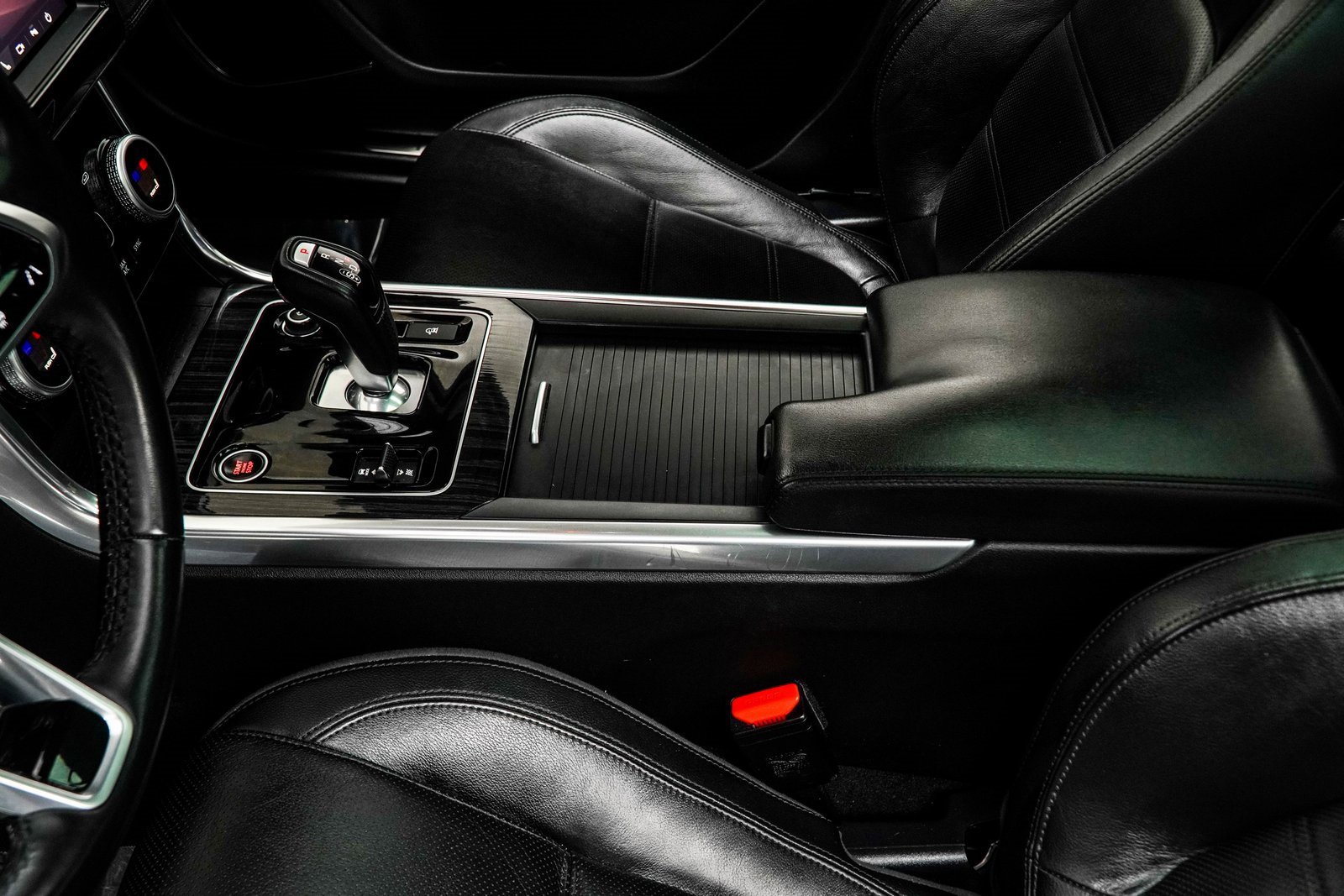 Used 2020 Jaguar XE S image 16