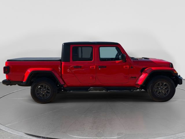 Used 2024 Jeep Gladiator Sport image 2