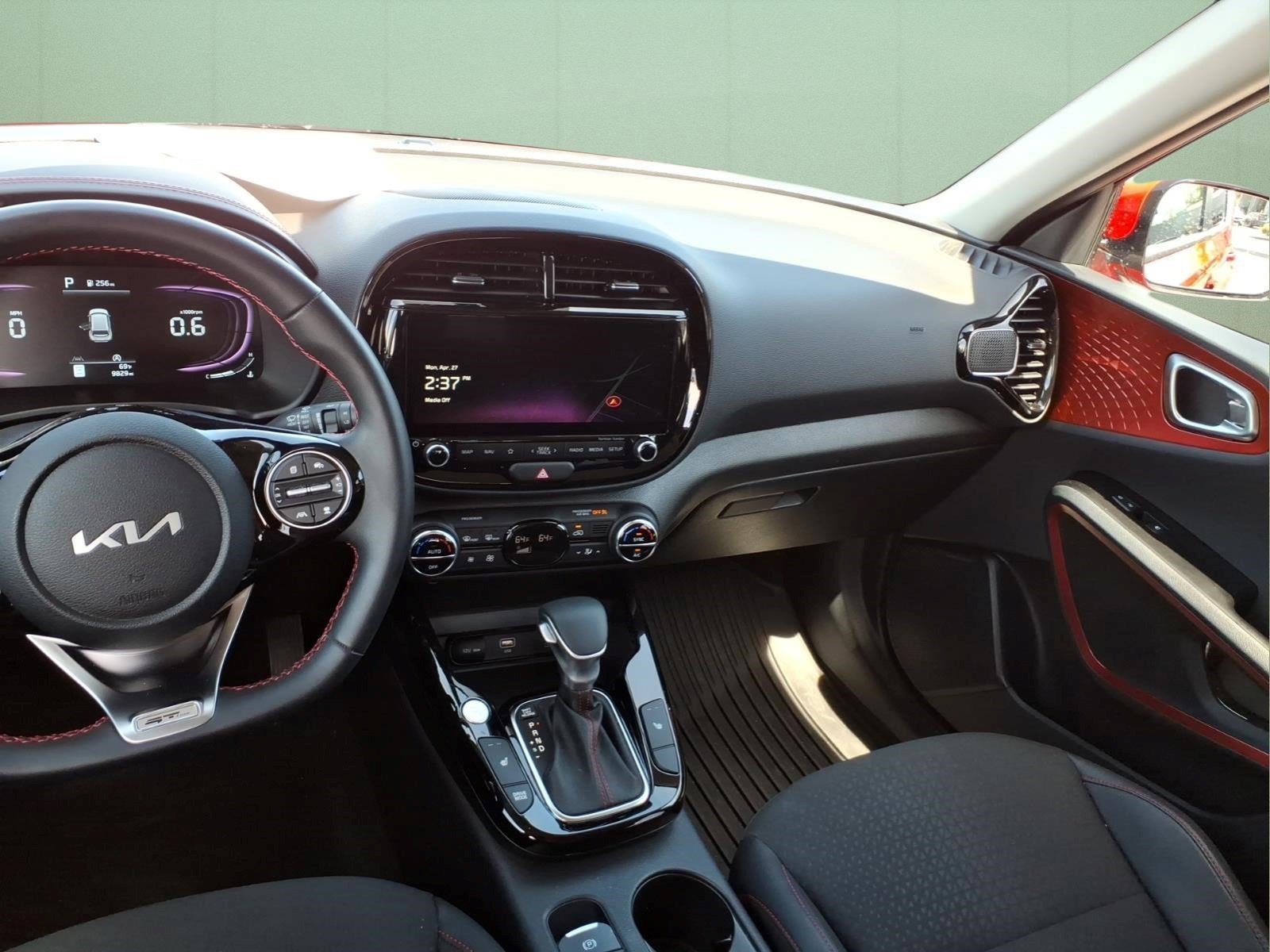 Used 2025 Kia Soul GT-Line w/ GT-Line Technology Package FWD image 19