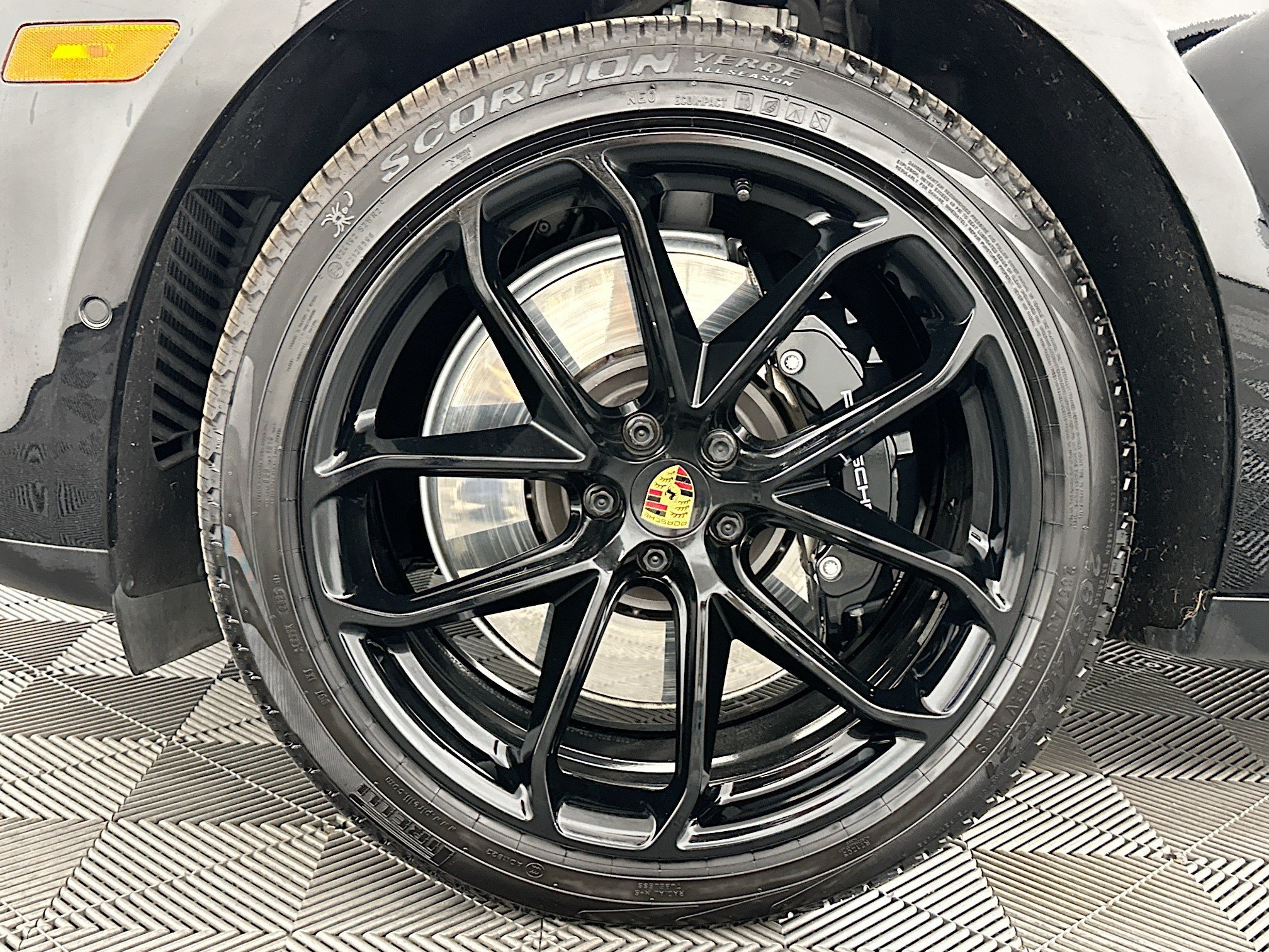 Used 2023 Porsche Macan GTS w/ Premium Package Plus AWD/4WD image 35