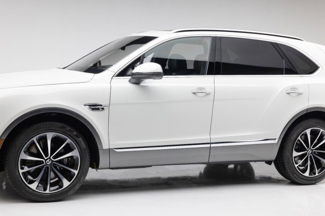 Used 2017 Bentley Bentayga image 33