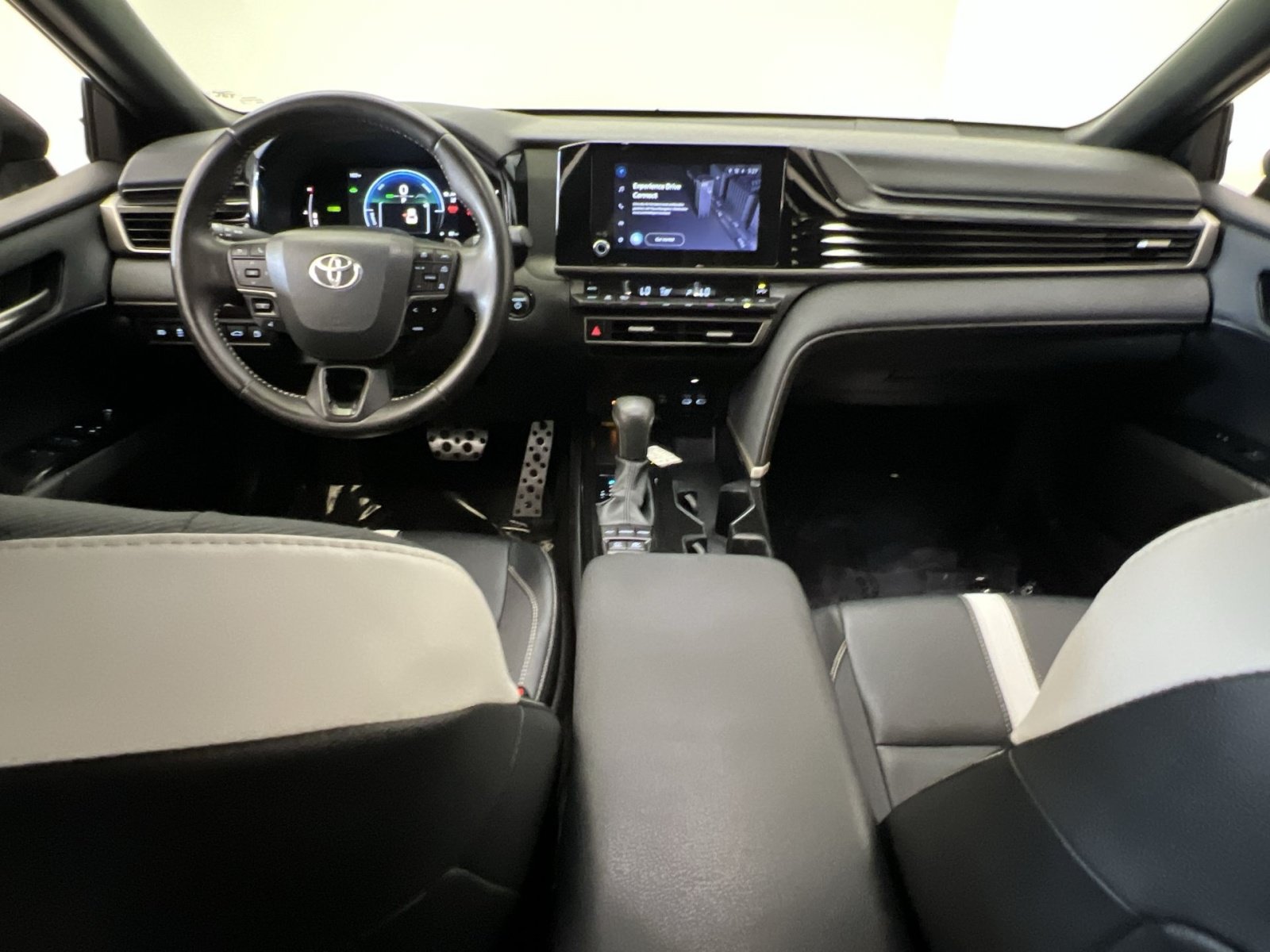 Used 2025 Toyota Camry SE FWD image 22