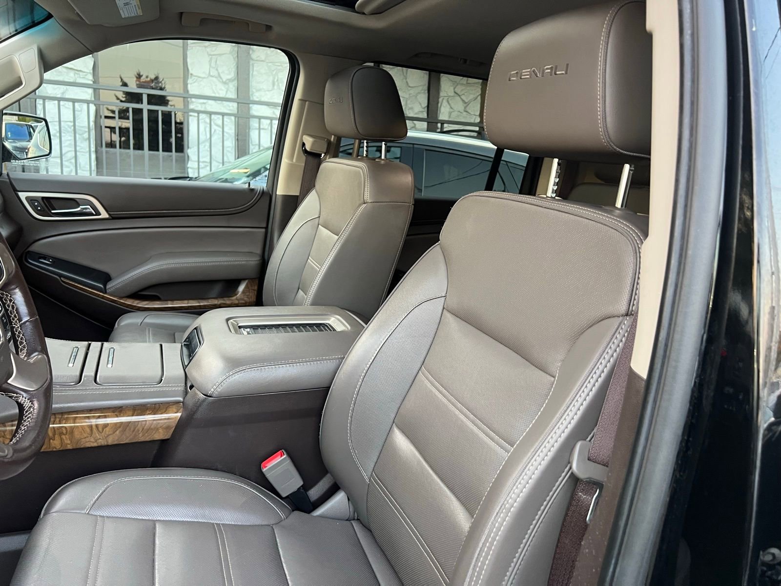 Used 2019 GMC Yukon XL Denali image 14