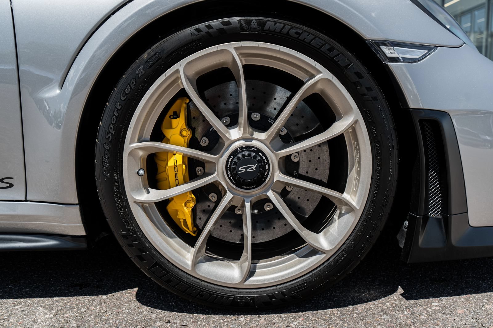 Used 2019 Porsche 911 GT2 RS RWD image 16