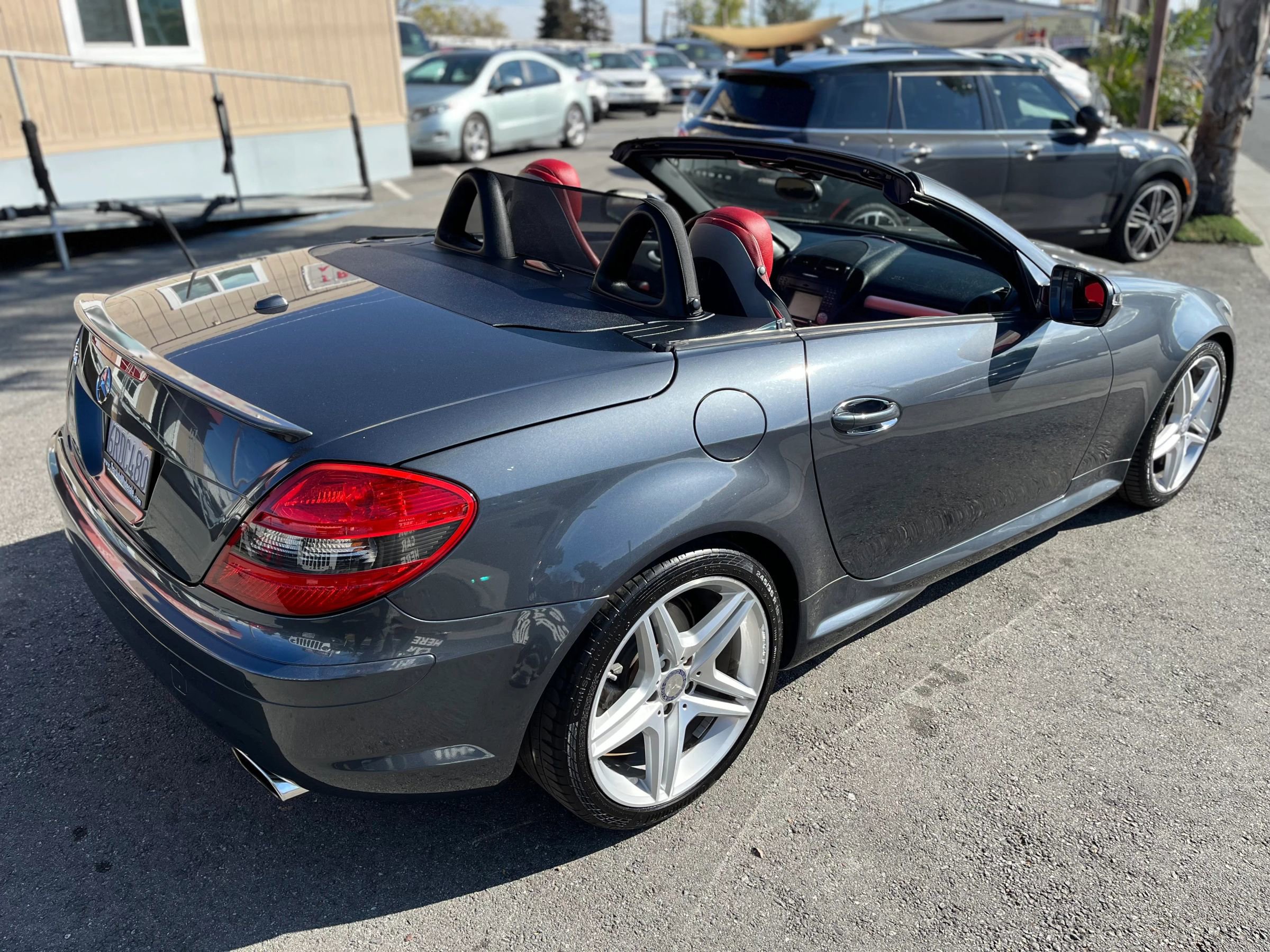 Used 2011 Mercedes-Benz SLK 350 image 4