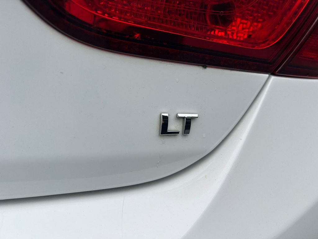 Used 2017 Chevrolet Cruze LT w/ Convenience Package FWD image 10