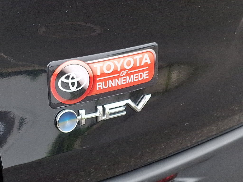 Used 2025 Toyota Sienna XLE FWD image 29