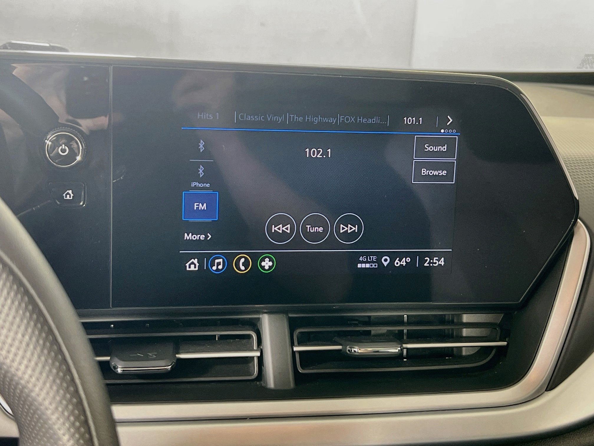 Used 2025 Chevrolet Trax LS w/ LS Convenience Package FWD image 14