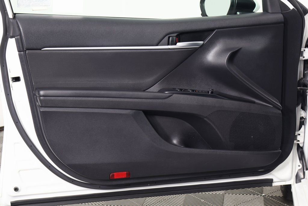 Used 2020 Toyota Camry SE FWD image 12