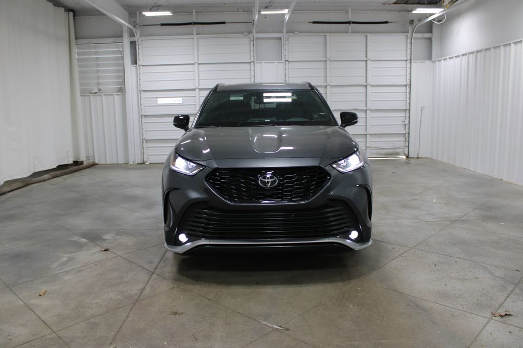 Used 2025 Toyota Highlander XSE image 3